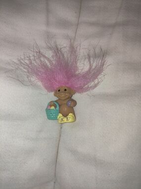 Russ Pink-Haired Troll Figure with Teal Basket and Yellow Shoes
